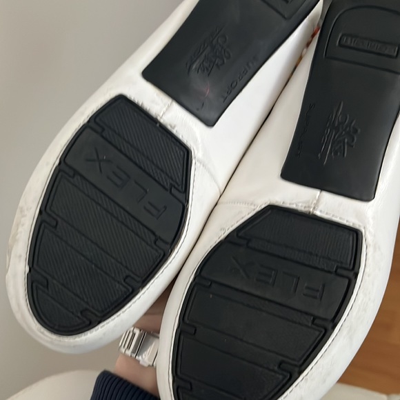 White flats - Picture 2 of 4